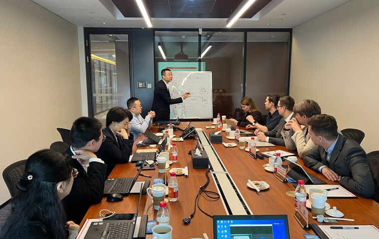 Educational tour session with Chinese industry experts